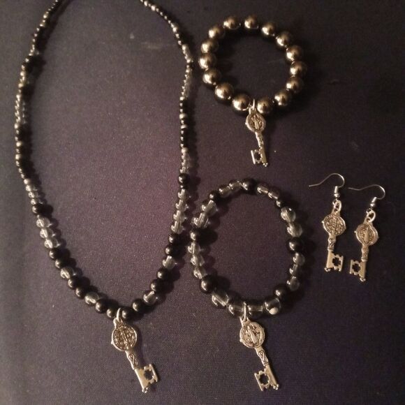 Jewelry bundle of Two - Picture 1 of 16